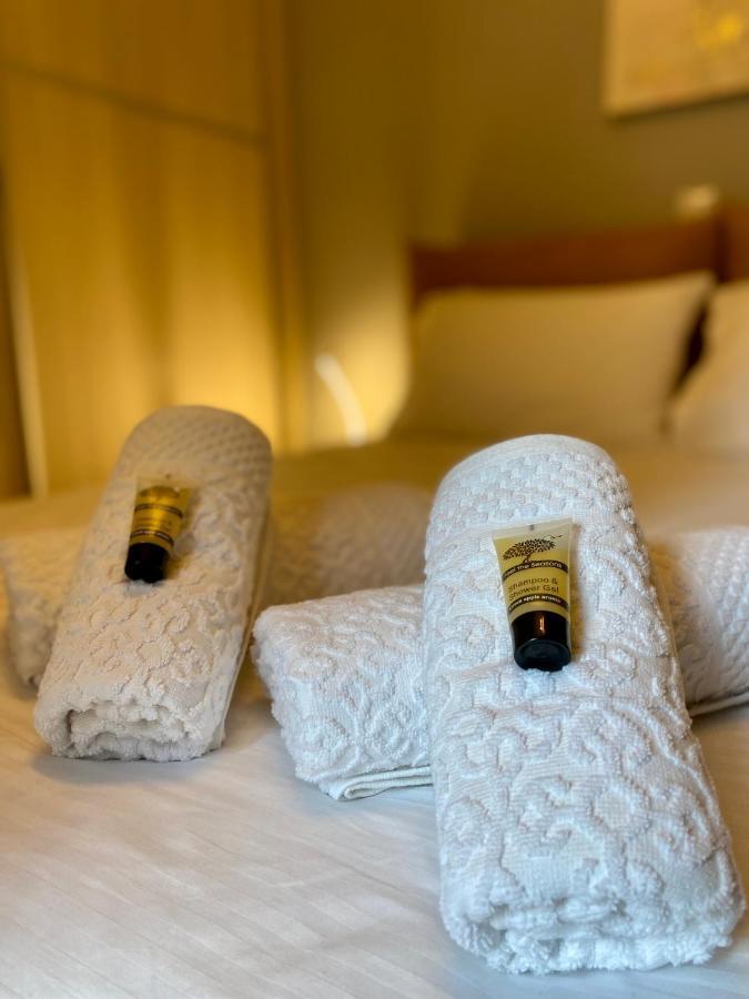Luxury Suite 10' From The Center Atene Esterno foto
