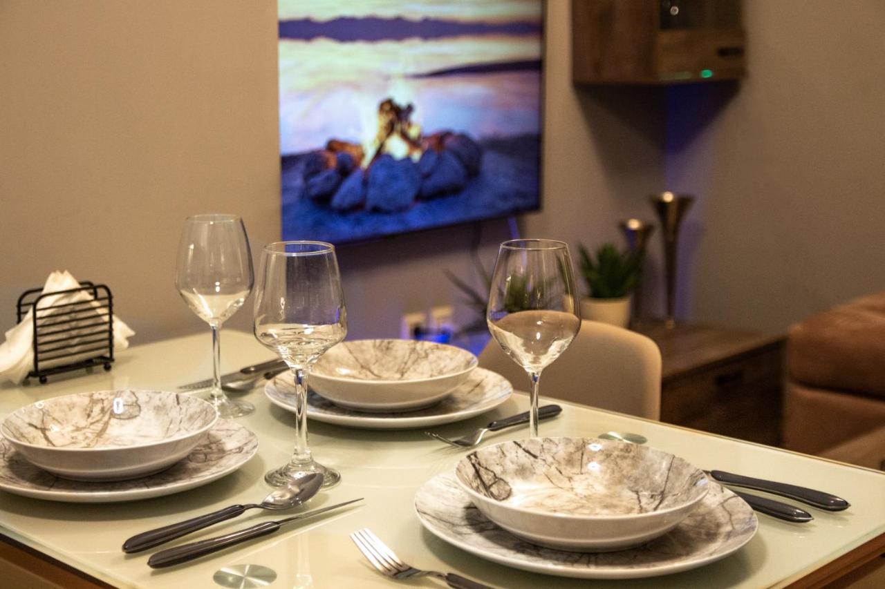 Luxury Suite 10' From The Center Atene Esterno foto