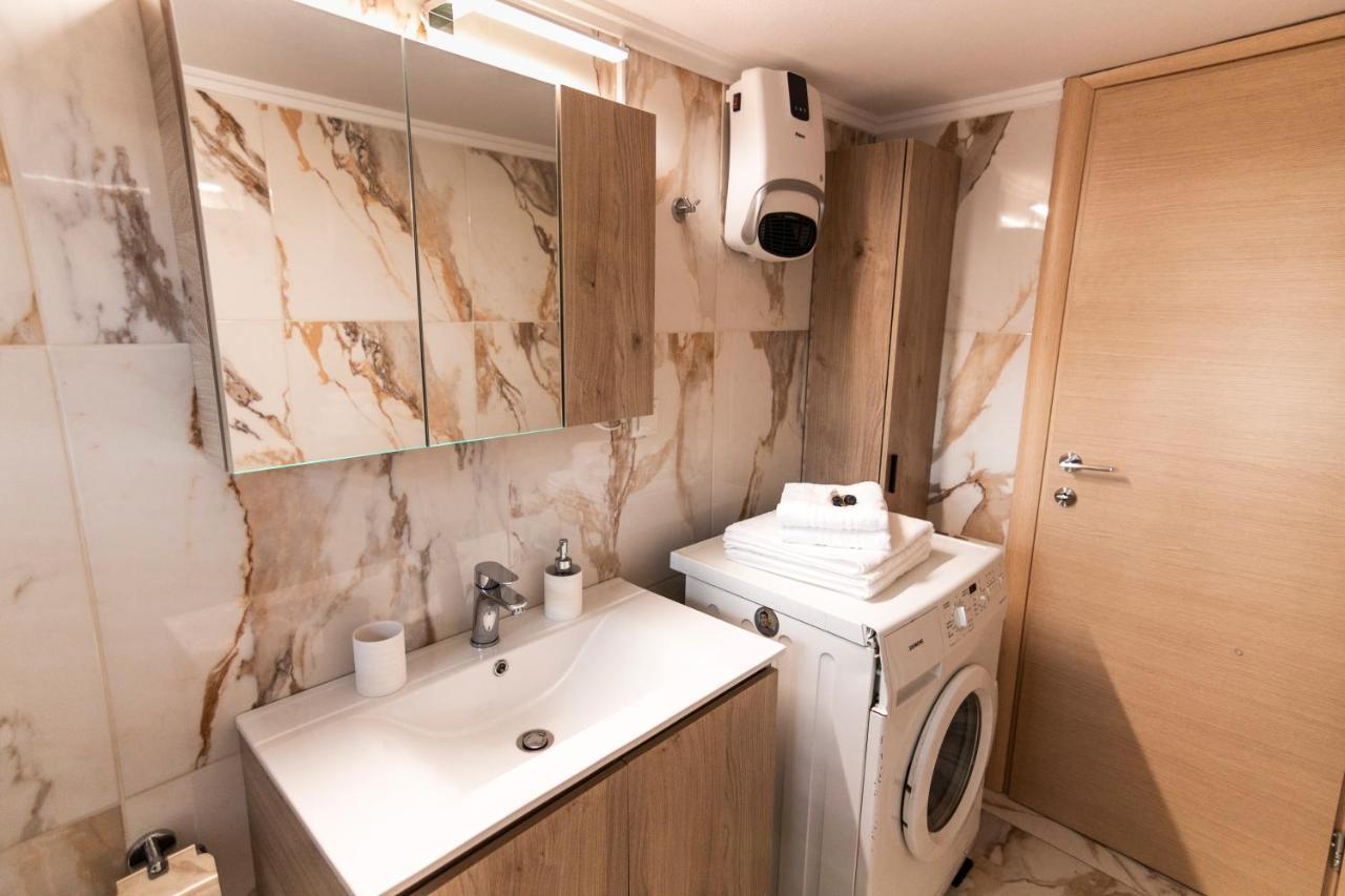 Luxury Suite 10' From The Center Atene Esterno foto