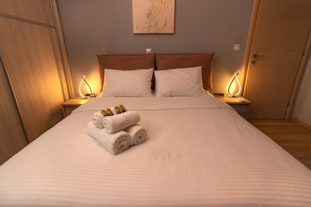 Luxury Suite 10' From The Center Atene Esterno foto