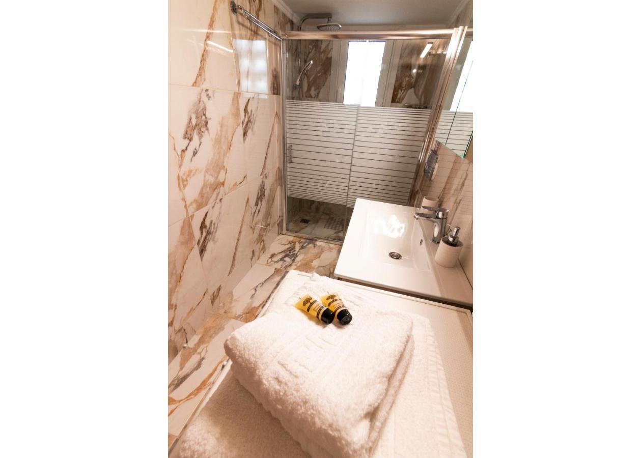 Luxury Suite 10' From The Center Atene Esterno foto