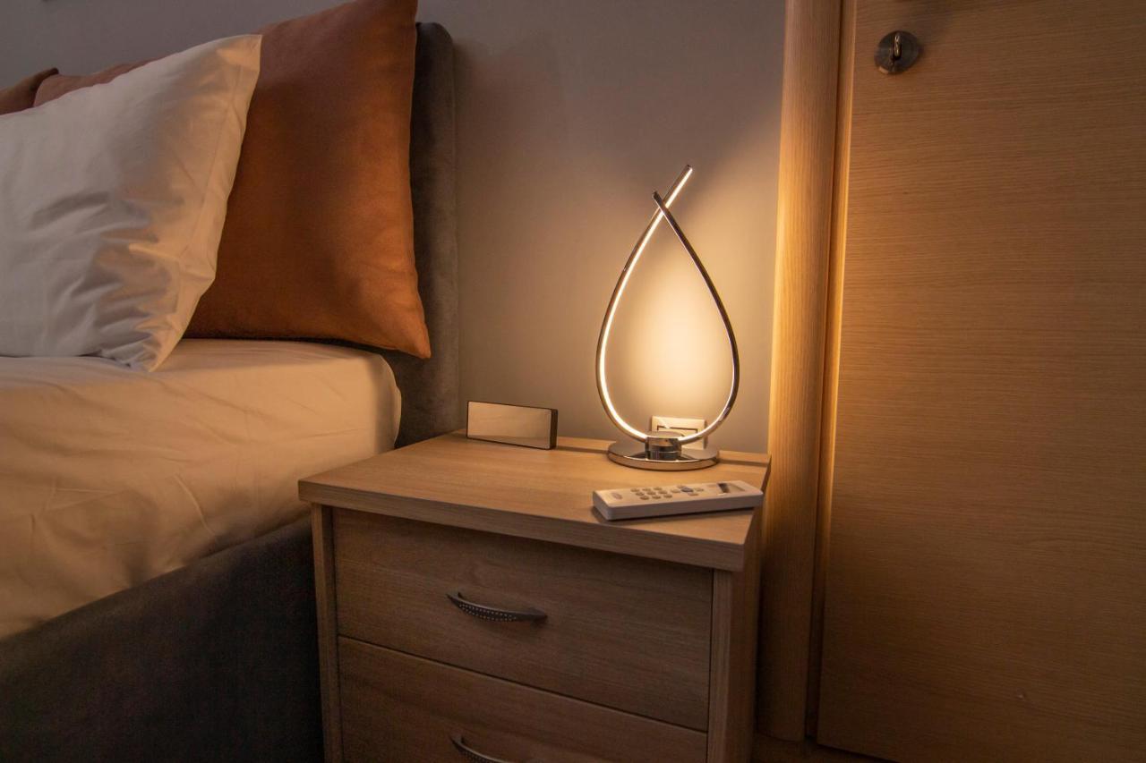 Luxury Suite 10' From The Center Atene Esterno foto